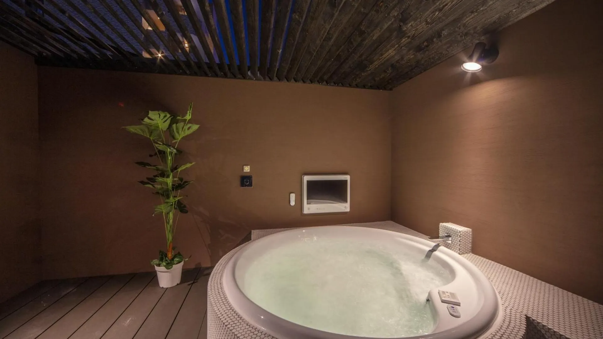 Love hôtel Hotel Noah Grande (Adults Only) à Ōsaka